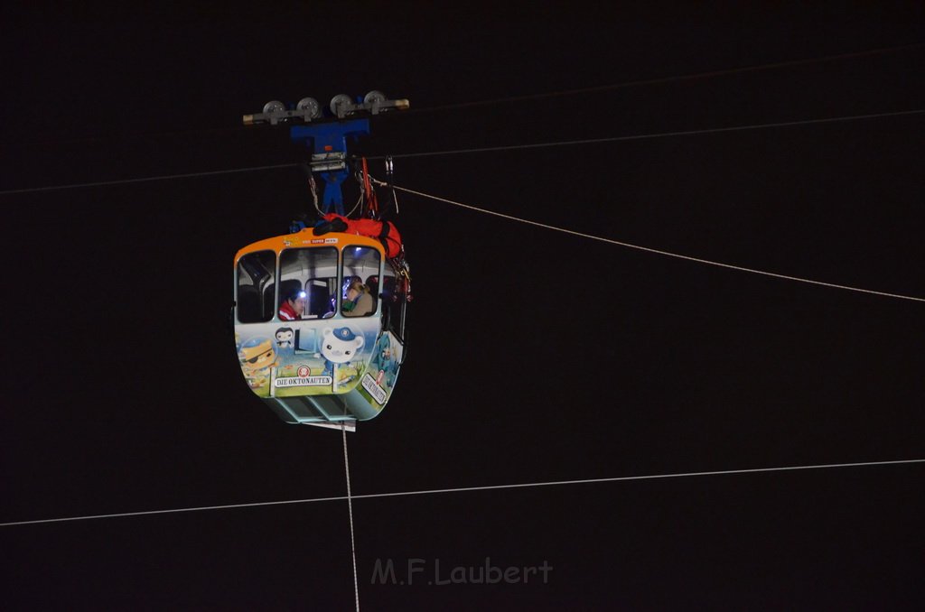 Einsatz BF Hoehenretter Koelner Seilbahn Hoehe Zoobruecke P2489.JPG